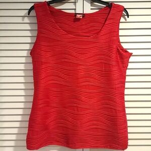 Body fitting dressy stretch top pink w wave design EUC